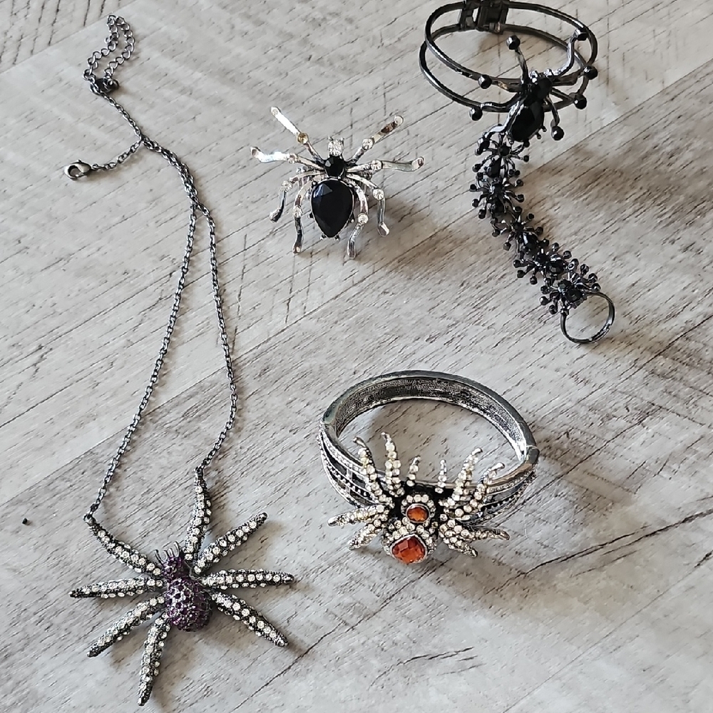 Spider Themed Jewelry Set with Crystals